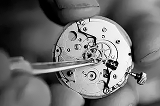 伯爵机械表走时误差大怎么办？（原因分析与解决方法）