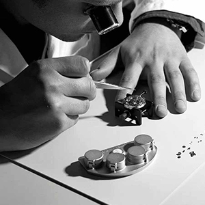 伯爵手表受潮的原因最可能是哪些？